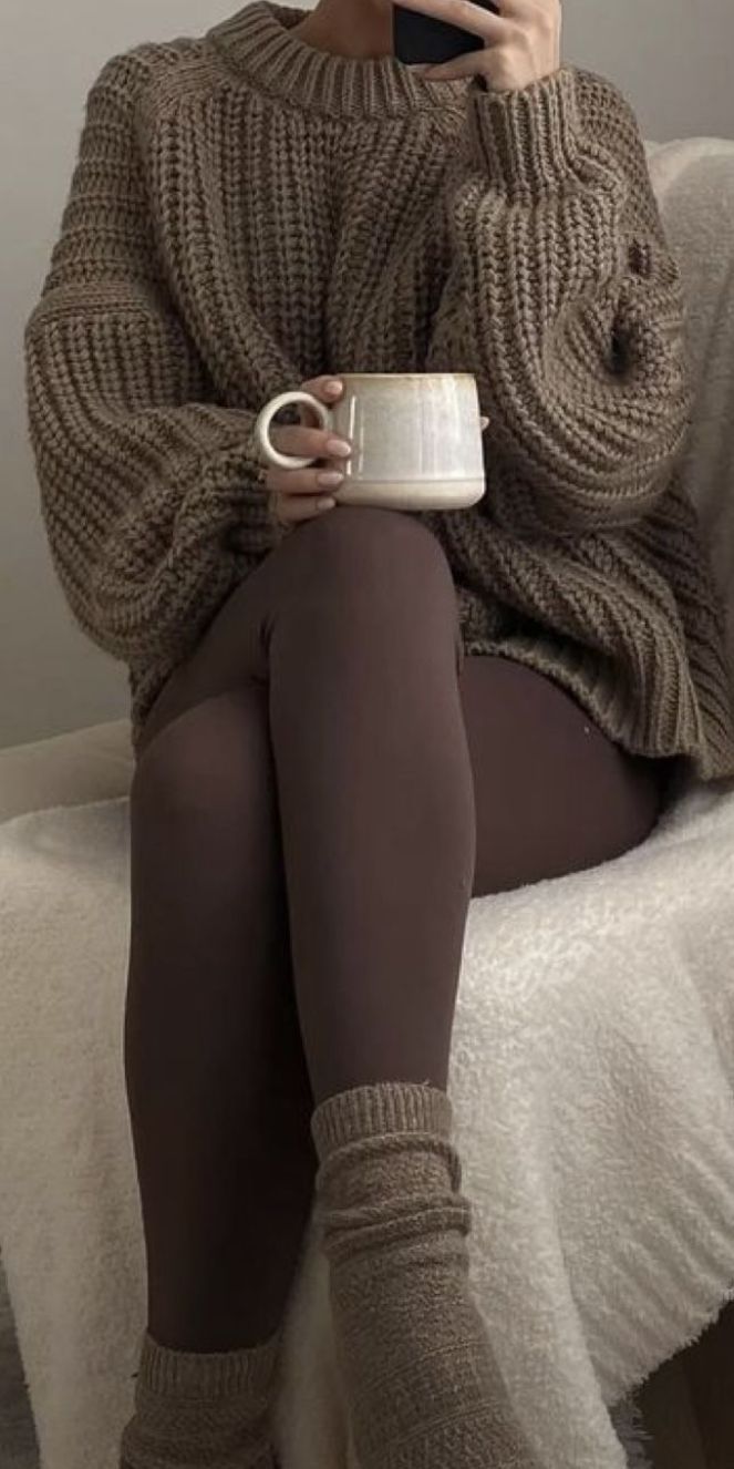 8 Chic Spring Outfit Combos with Women Jeans That Will Make You Stand Out! - 3. Oversized Sweater and Skinny Jeans 1