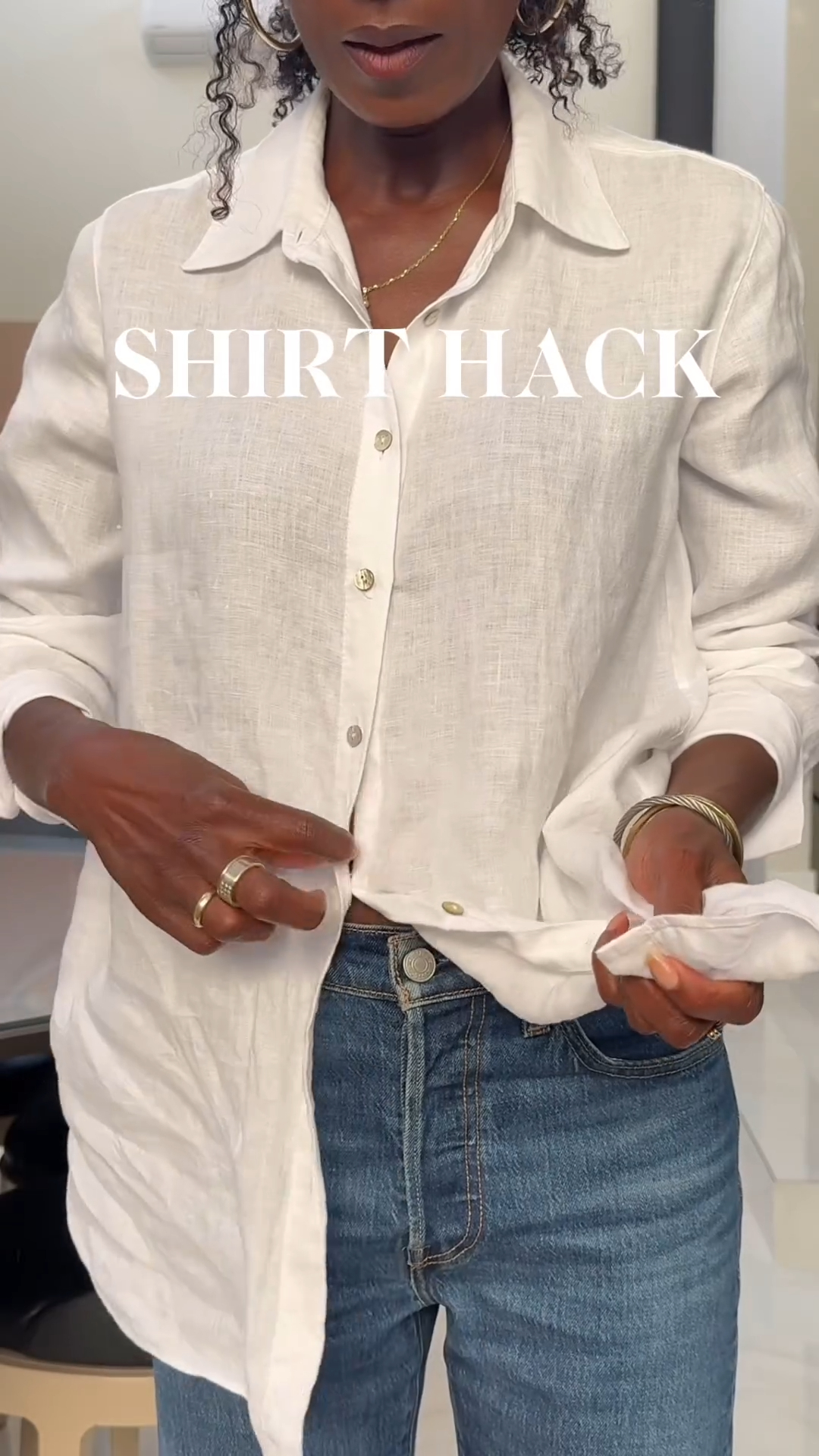 8 Chic Spring Outfit Combos with Women Jeans That Will Make You Stand Out! - 5. Chambray Shirt and White Jeans 1
